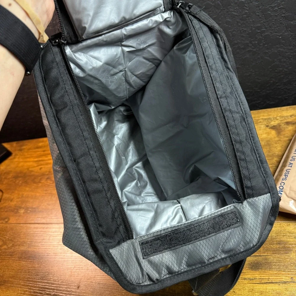 Igloo Corvette Racing C8 Gray Ripstop Insulated Cooler Bag Shoulder Strap OS